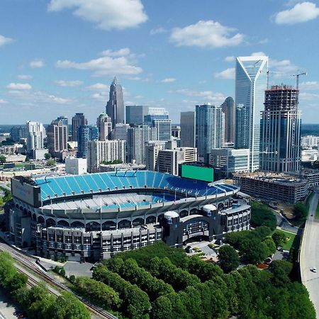 Holiday Inn Express & Suites - Charlotte - South End By Ihg Bagian luar foto