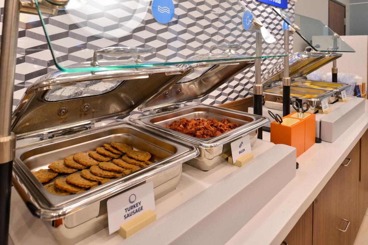 Holiday Inn Express & Suites - Charlotte - South End By Ihg Bagian luar foto