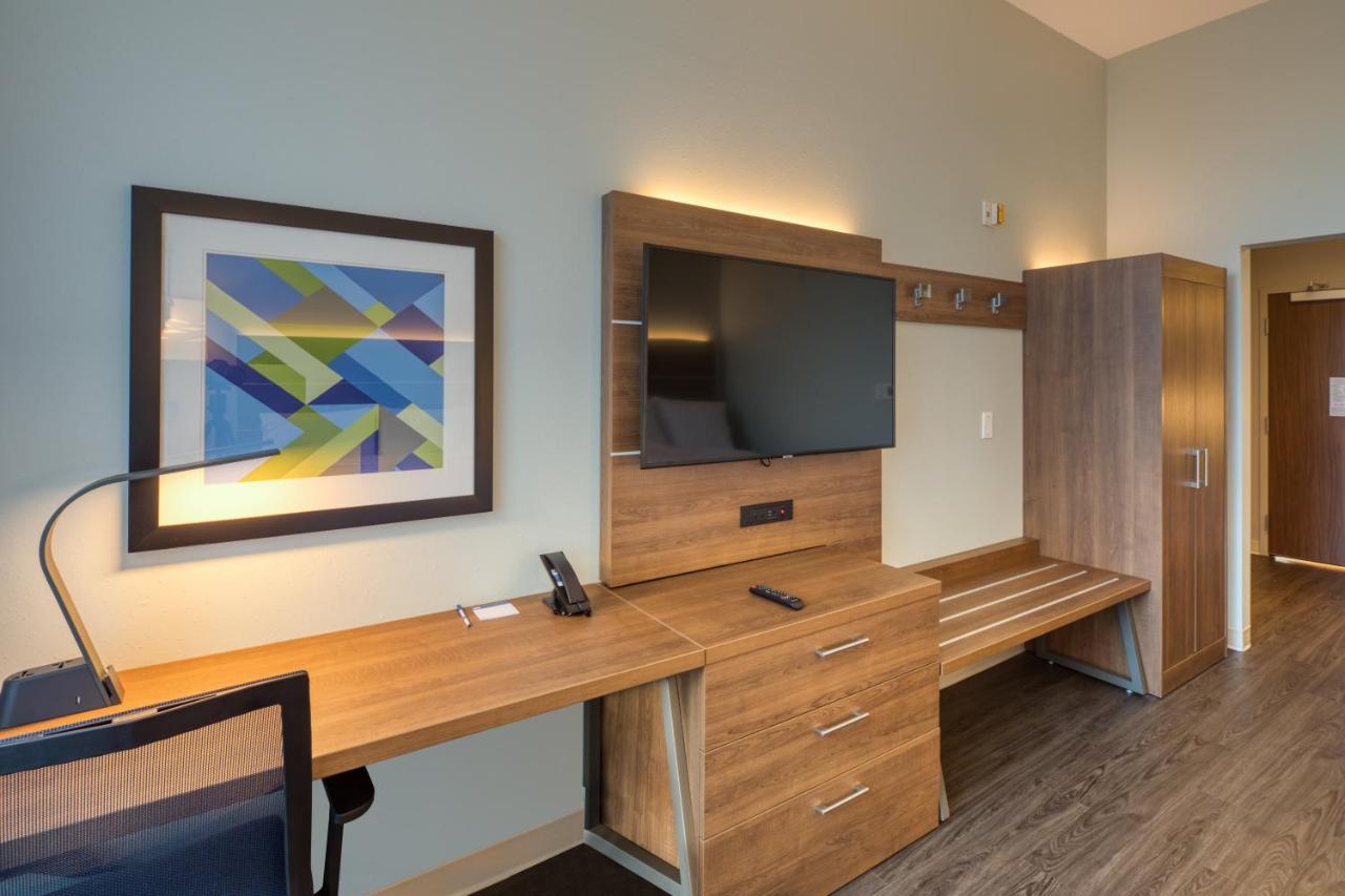 Holiday Inn Express & Suites - Charlotte - South End By Ihg Bagian luar foto