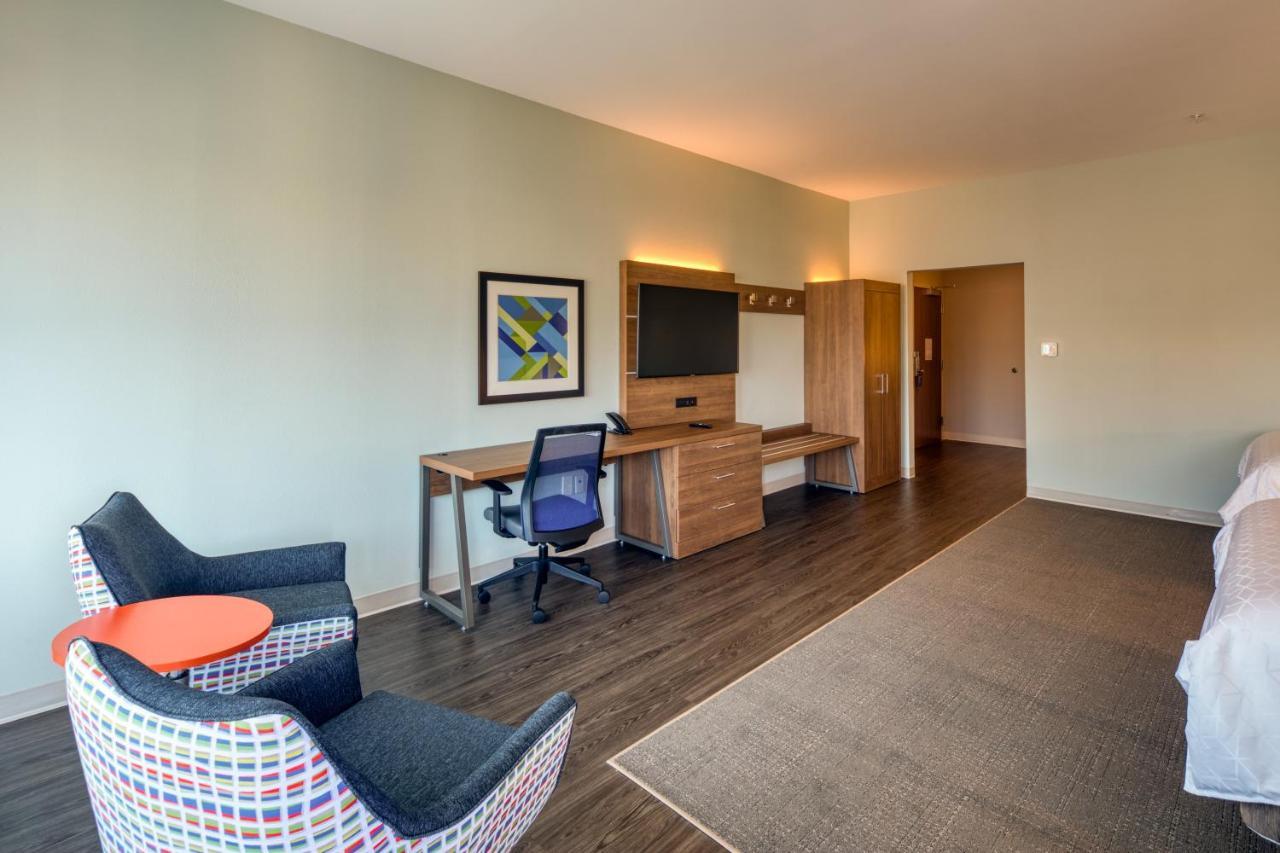 Holiday Inn Express & Suites - Charlotte - South End By Ihg Bagian luar foto