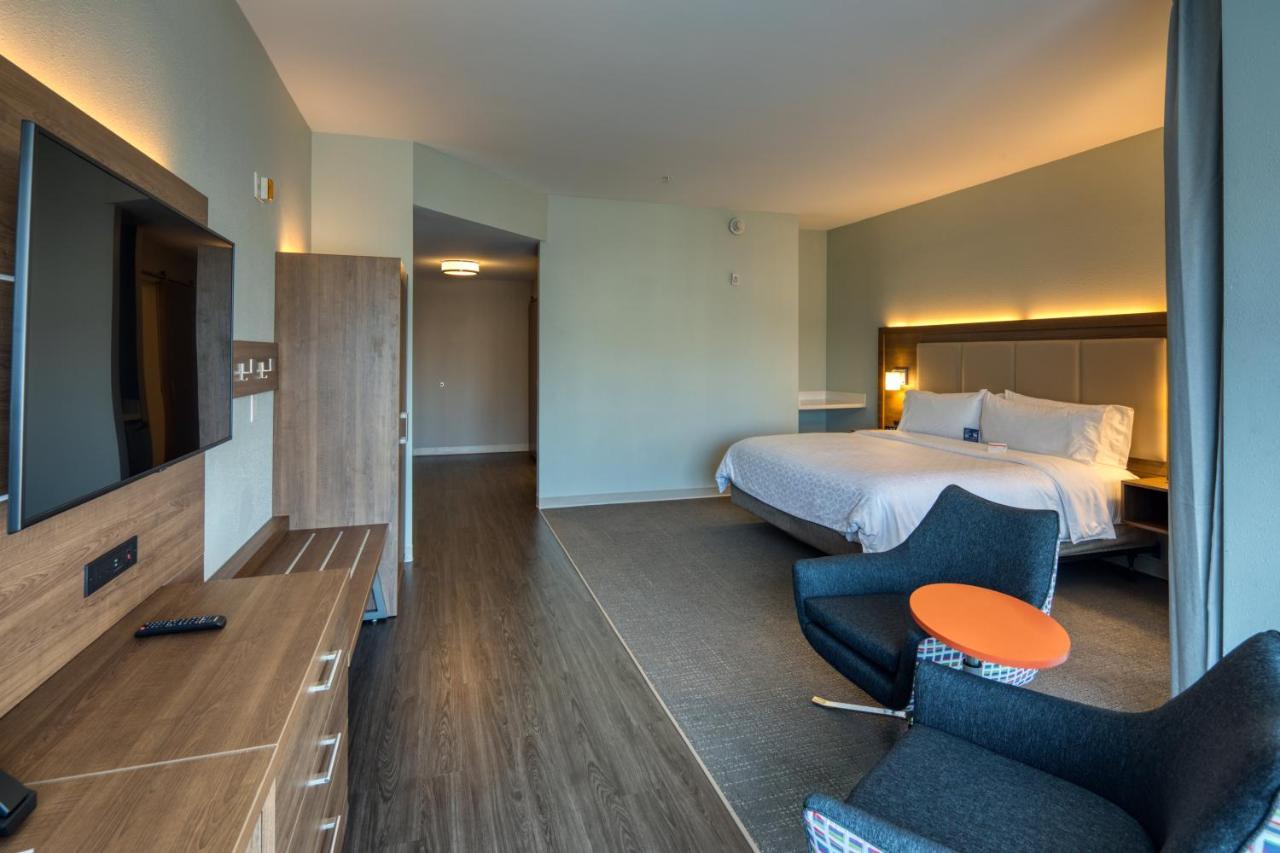 Holiday Inn Express & Suites - Charlotte - South End By Ihg Bagian luar foto