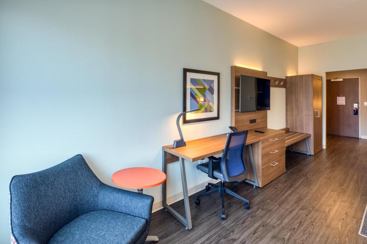 Holiday Inn Express & Suites - Charlotte - South End By Ihg Bagian luar foto