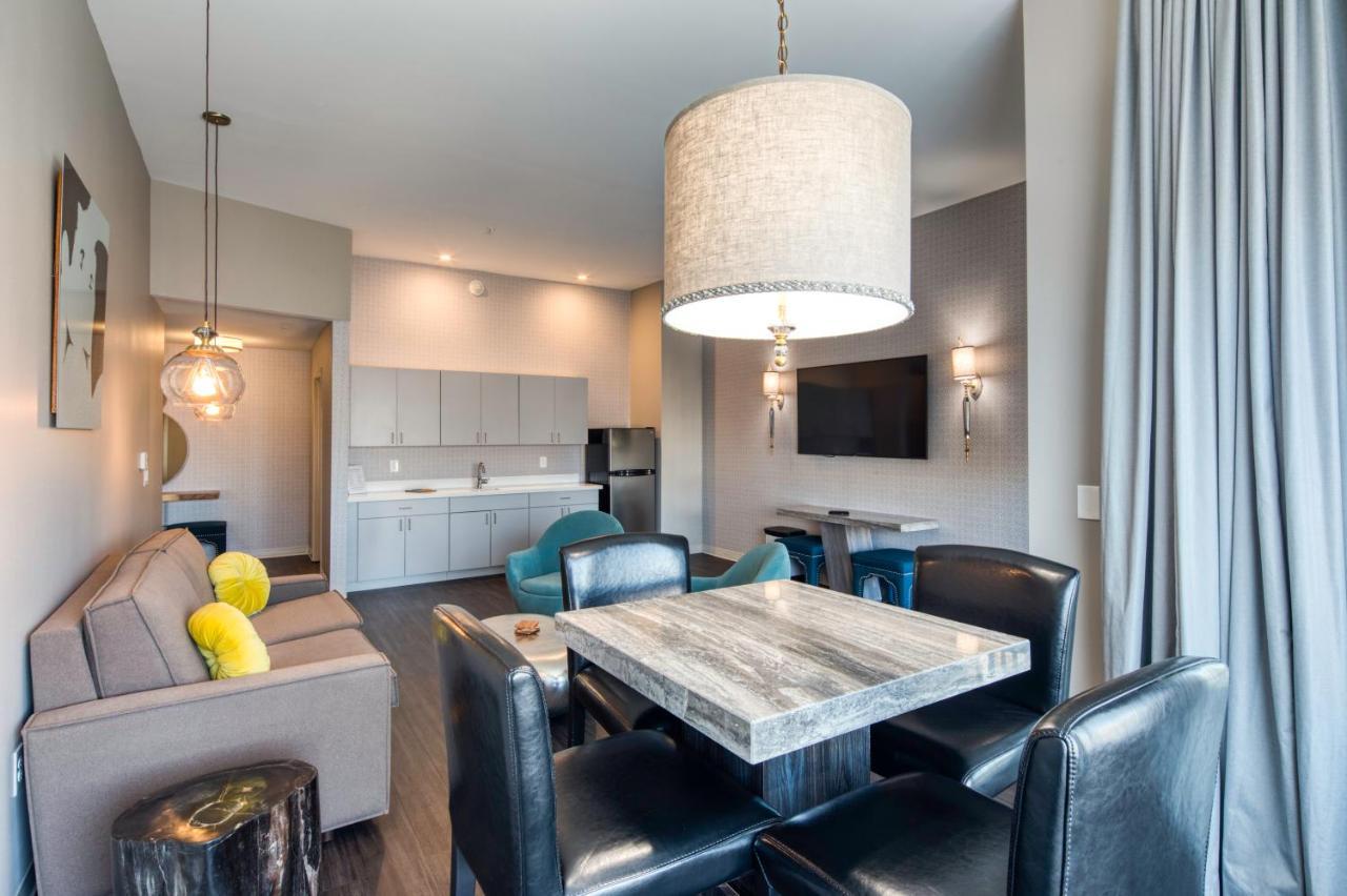 Holiday Inn Express & Suites - Charlotte - South End By Ihg Bagian luar foto