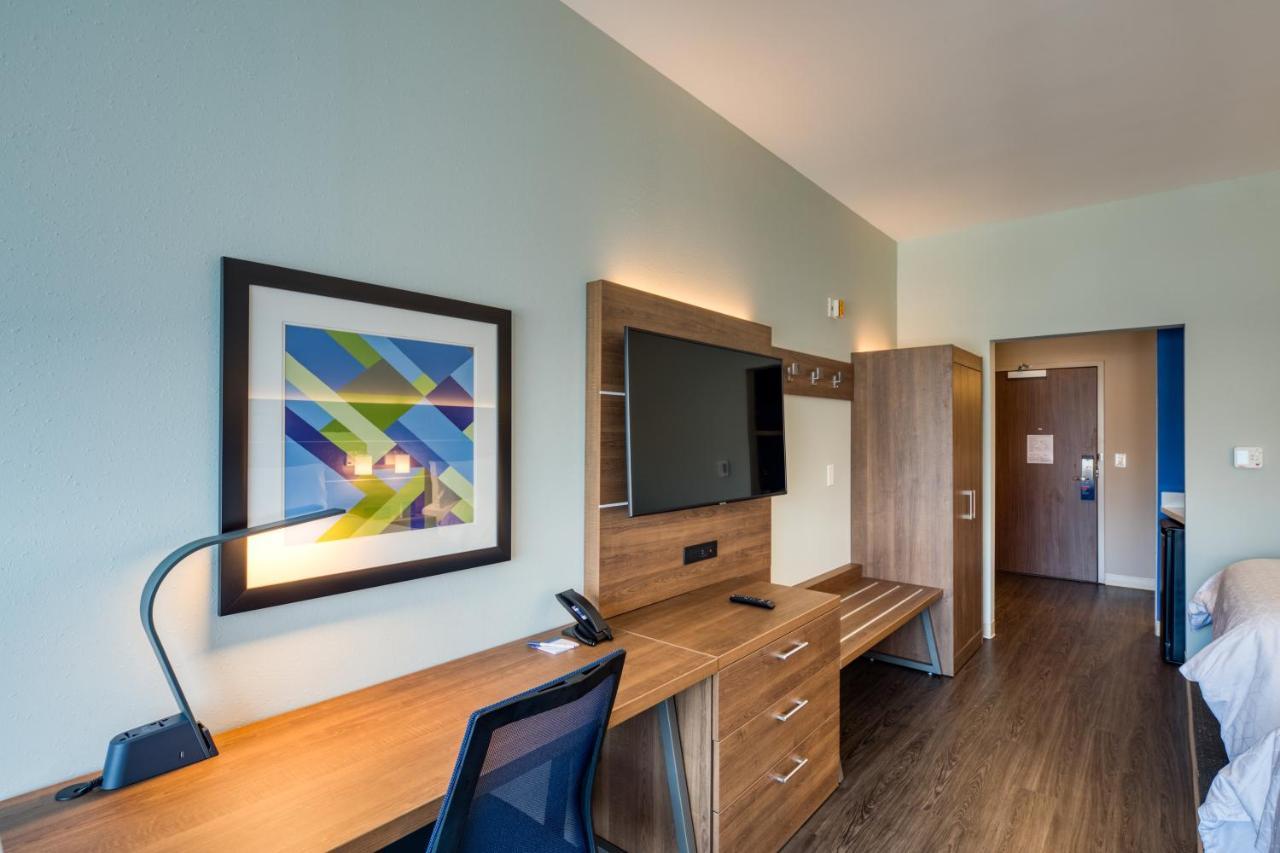 Holiday Inn Express & Suites - Charlotte - South End By Ihg Bagian luar foto