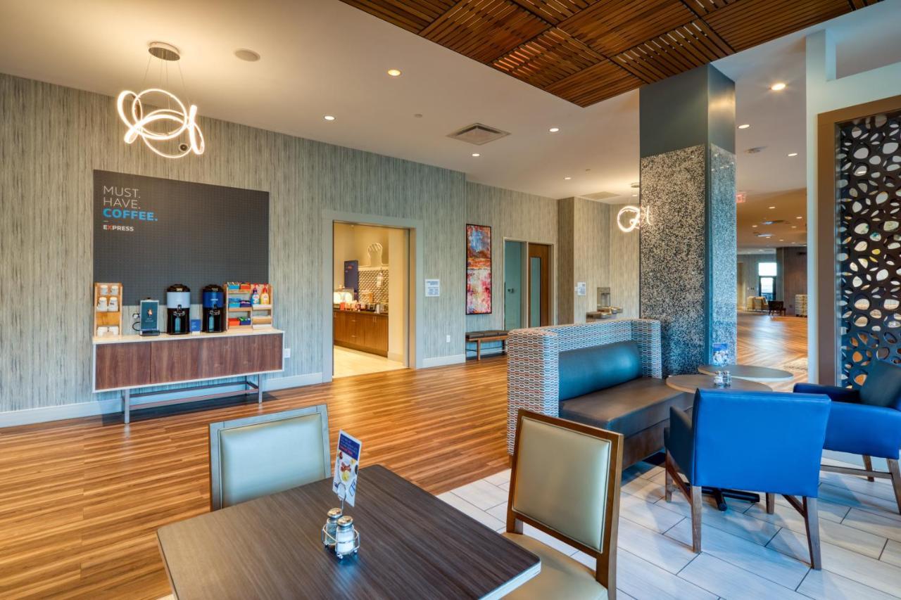 Holiday Inn Express & Suites - Charlotte - South End By Ihg Bagian luar foto