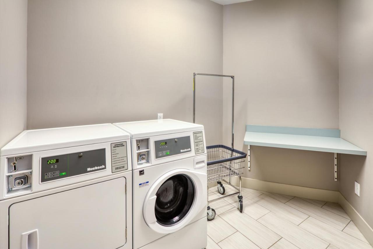 Holiday Inn Express & Suites - Charlotte - South End By Ihg Bagian luar foto