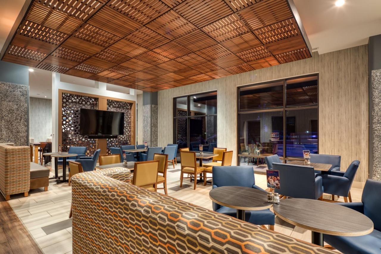 Holiday Inn Express & Suites - Charlotte - South End By Ihg Bagian luar foto