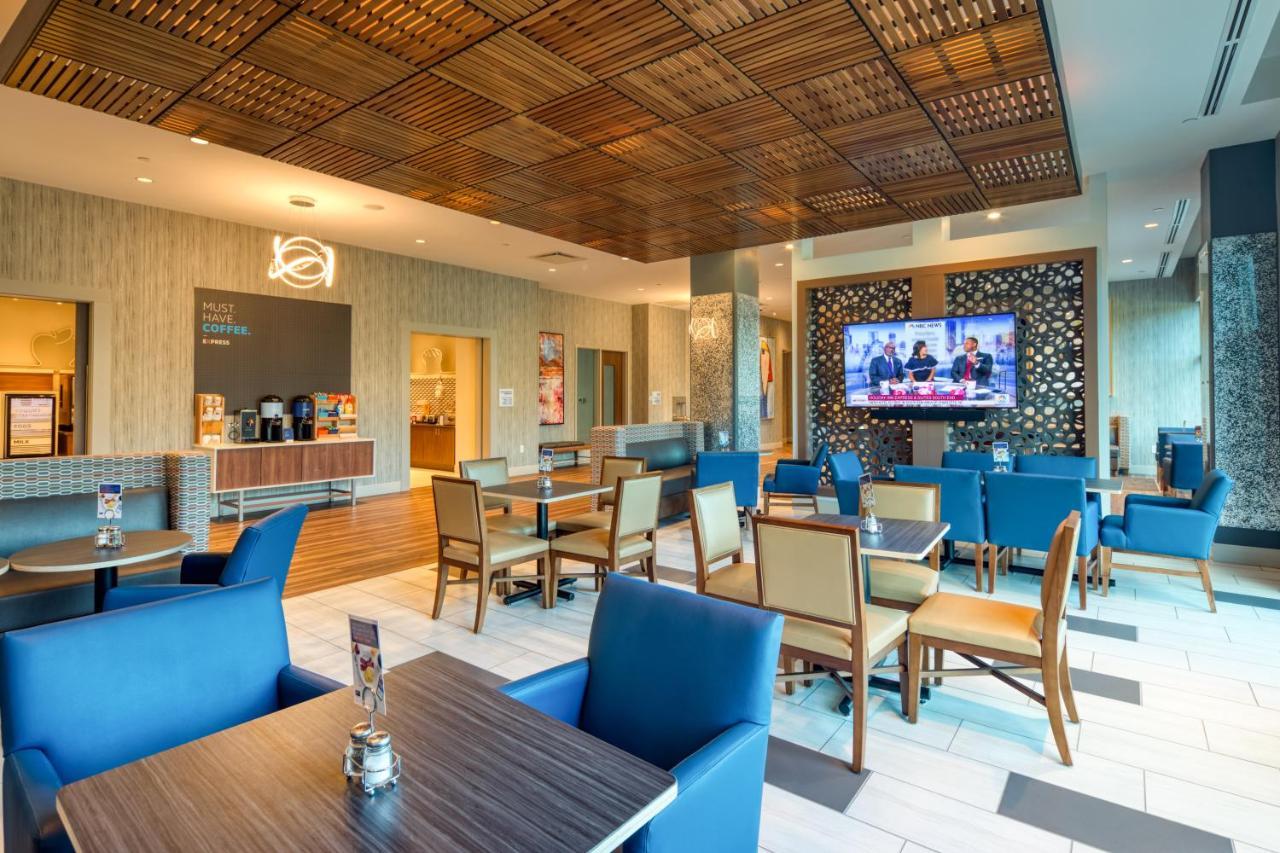 Holiday Inn Express & Suites - Charlotte - South End By Ihg Bagian luar foto